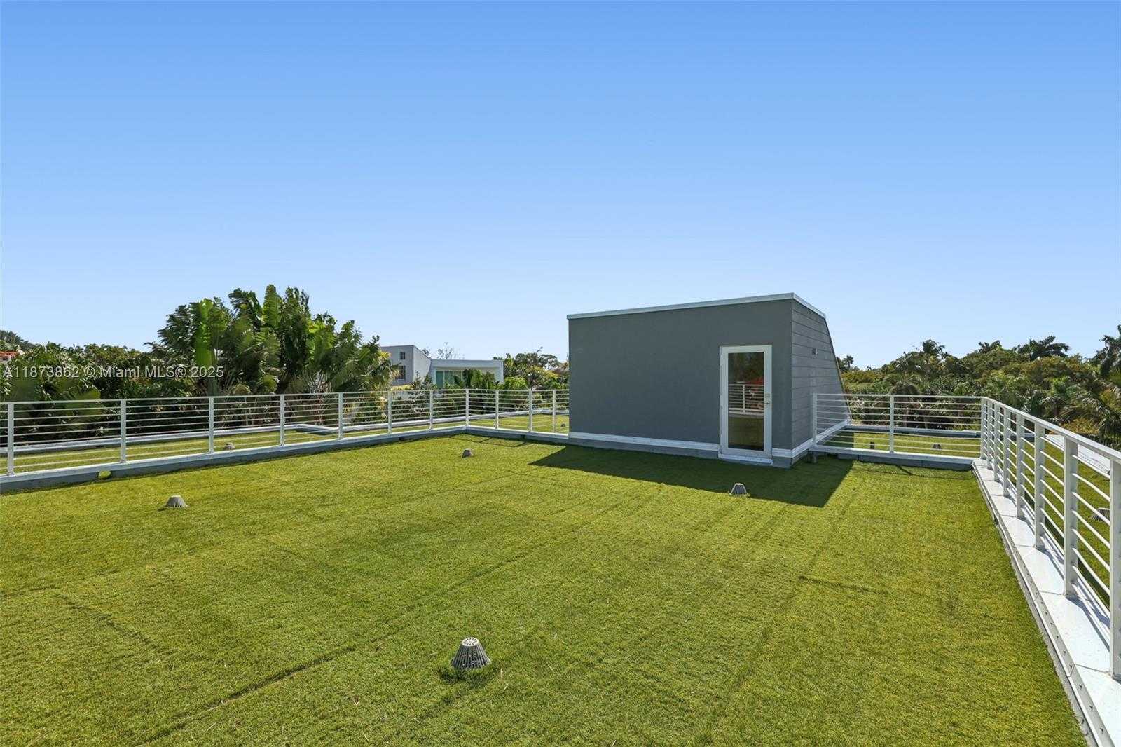 Small Image of 425 HARBOR DR, Key Biscayne Number 61