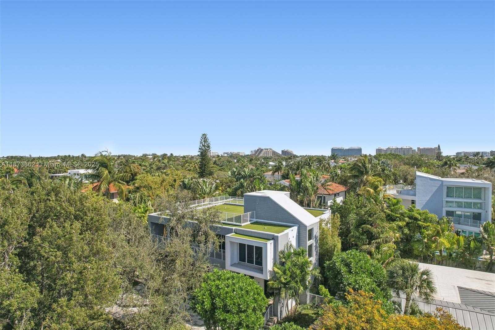 Small Image of 425 HARBOR DR, Key Biscayne Number 62