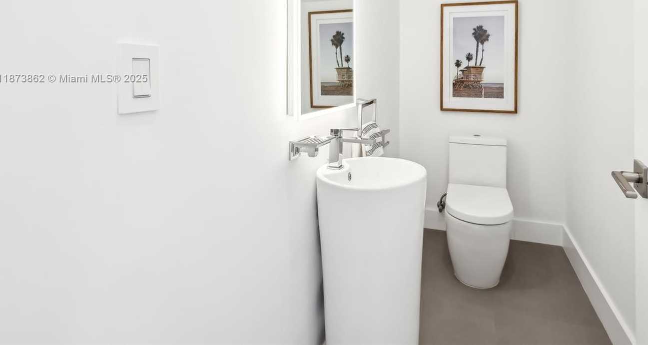 Small Image of 425 HARBOR DR, Key Biscayne Number 7