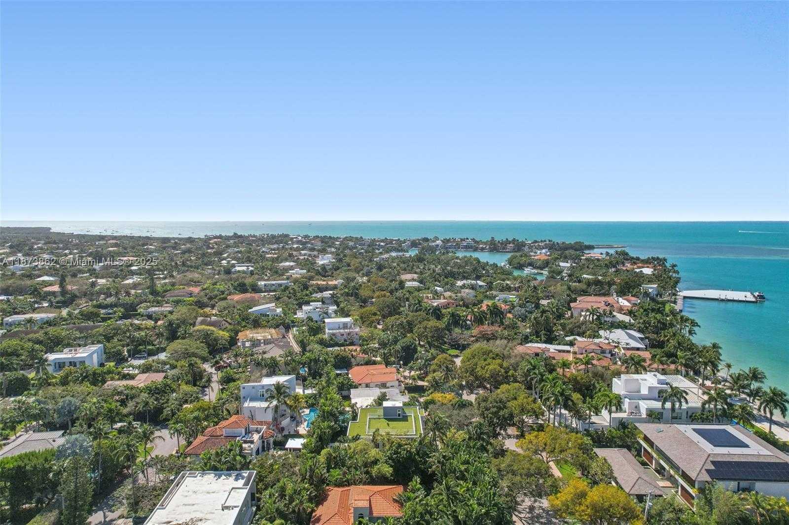 Small Image of 425 HARBOR DR, Key Biscayne Number 70