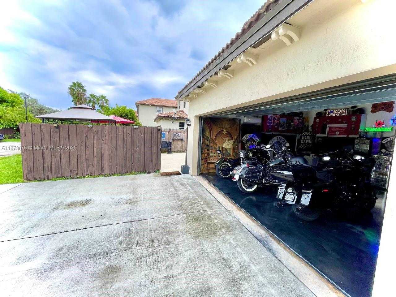 Small Image of 11623 SOUTH WEST 244TH LN, Homestead Number 12