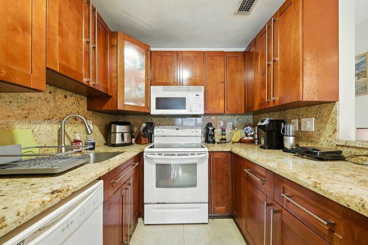 Small Image of 7375 SOUTH WEST 34TH STREET, Miami Number 9