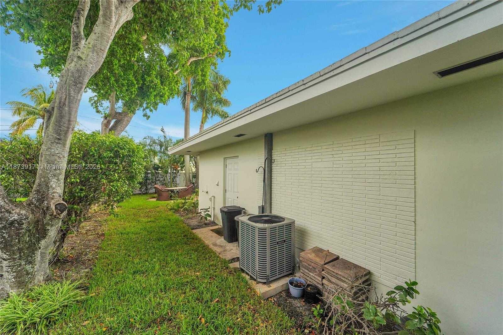 Small Image of 1431 SOUTH OCEAN BLVD #11, Lauderdale By The Sea Number 27