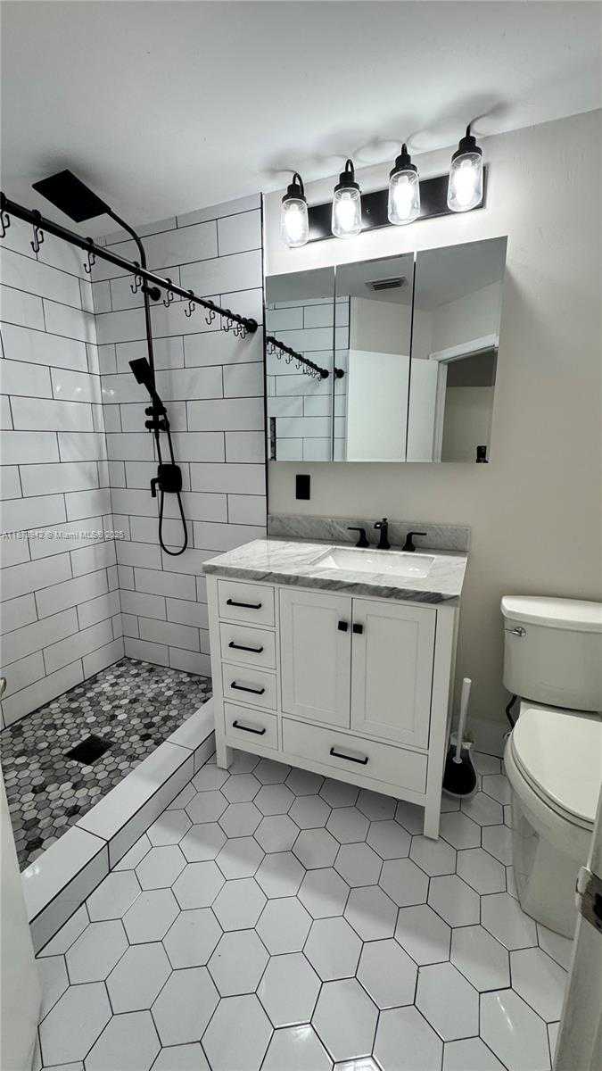 Small Image of 443 SOUTH WEST 122ND TER, Pembroke Pines Number 19