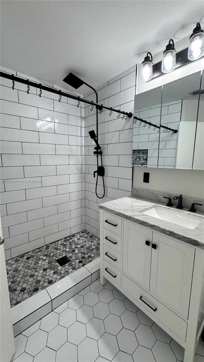 Small Image of 443 SOUTH WEST 122ND TER, Pembroke Pines Number 20
