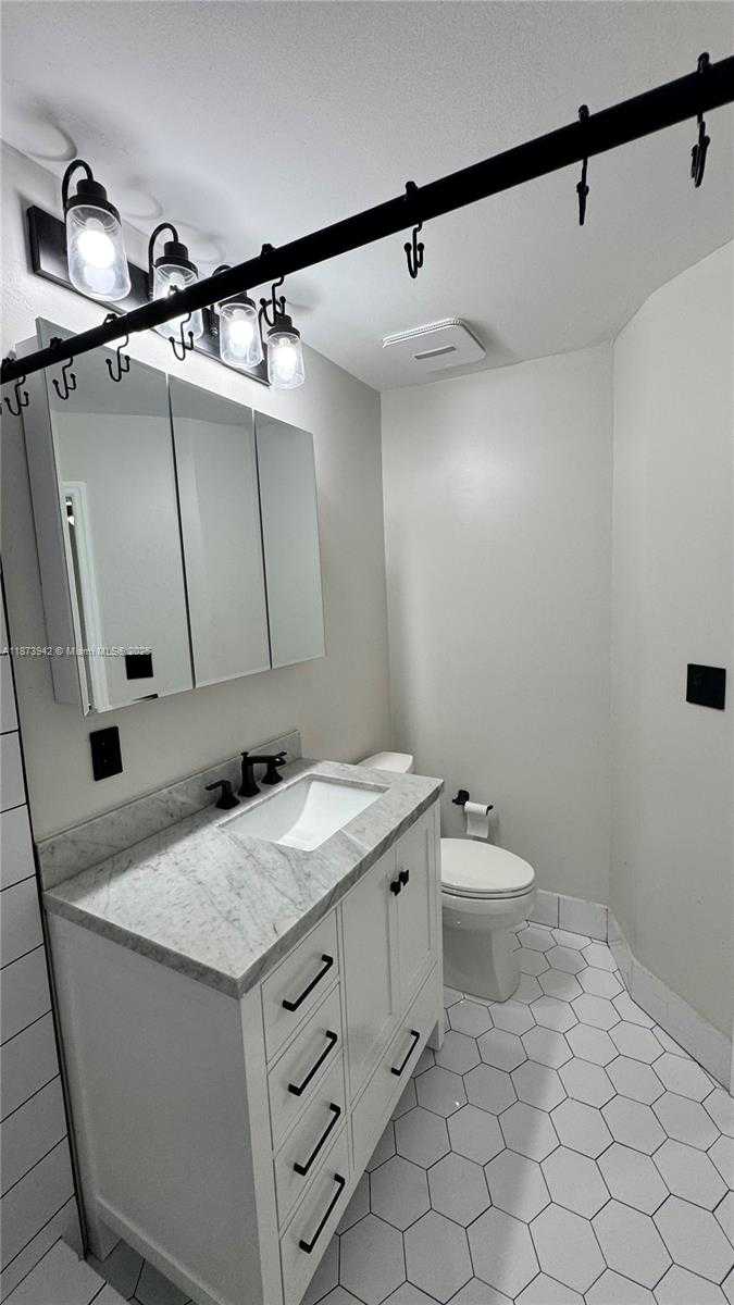 Small Image of 443 SOUTH WEST 122ND TER, Pembroke Pines Number 21