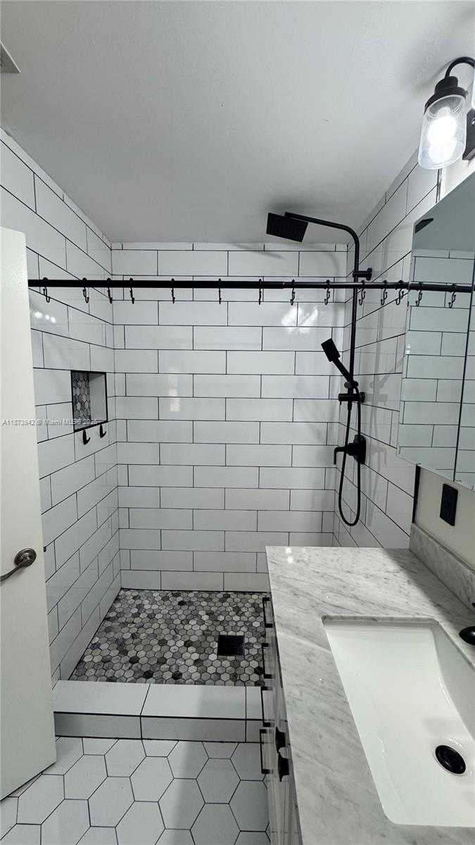 Small Image of 443 SOUTH WEST 122ND TER, Pembroke Pines Number 22