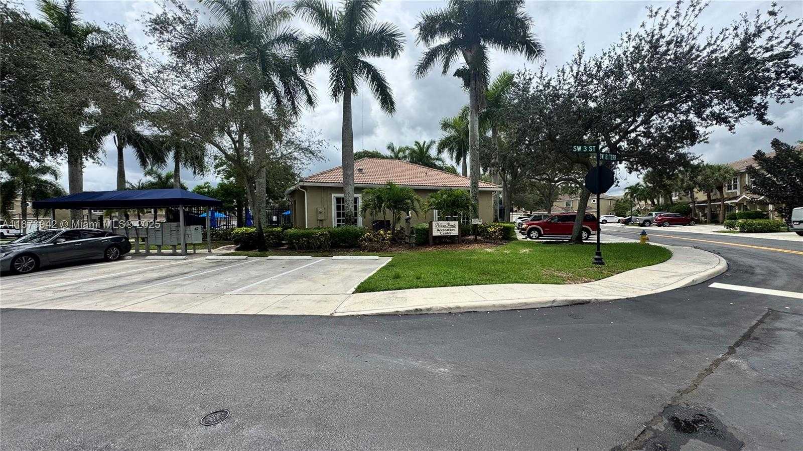 Small Image of 443 SOUTH WEST 122ND TER, Pembroke Pines Number 30