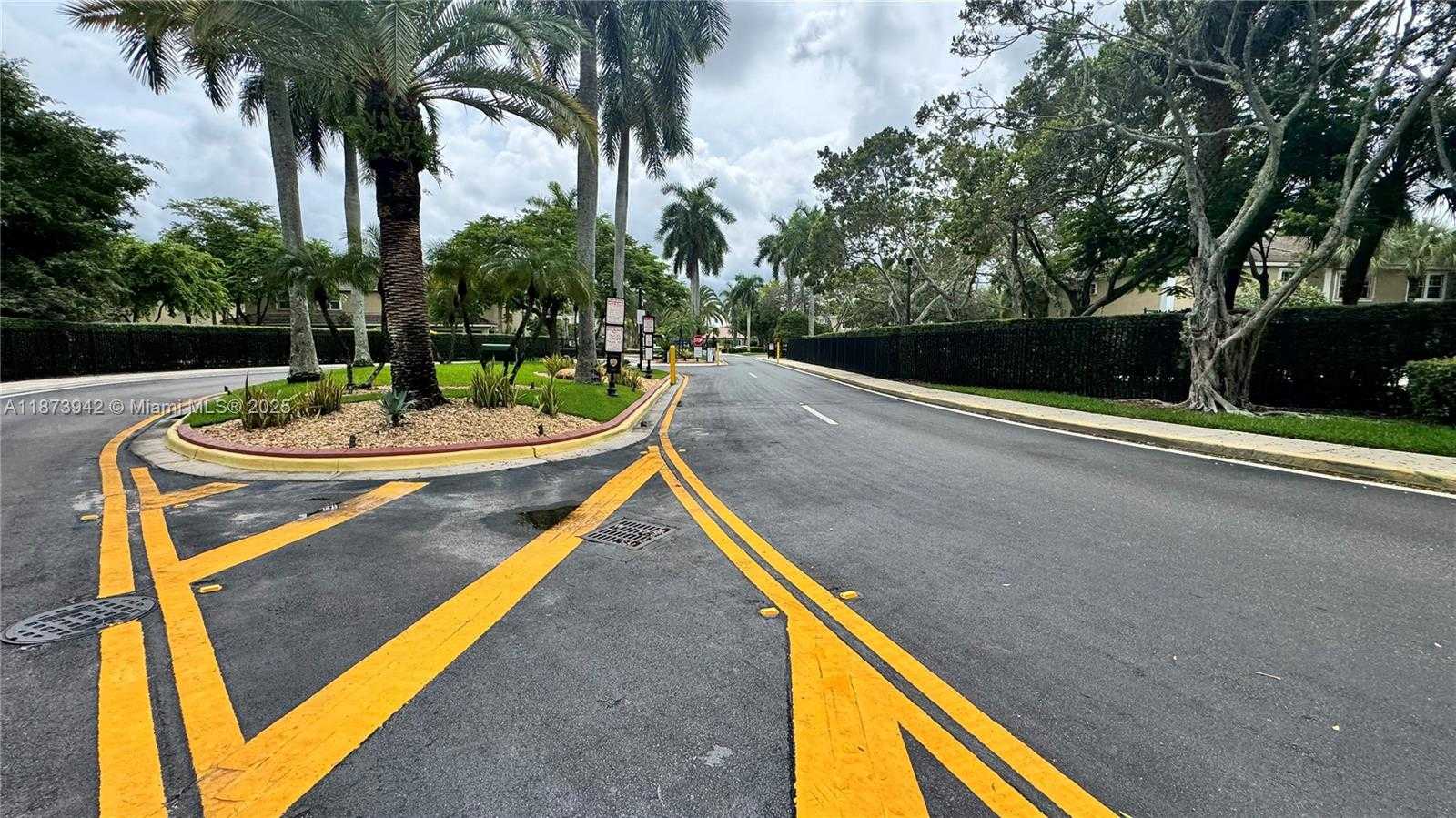 Small Image of 443 SOUTH WEST 122ND TER, Pembroke Pines Number 31
