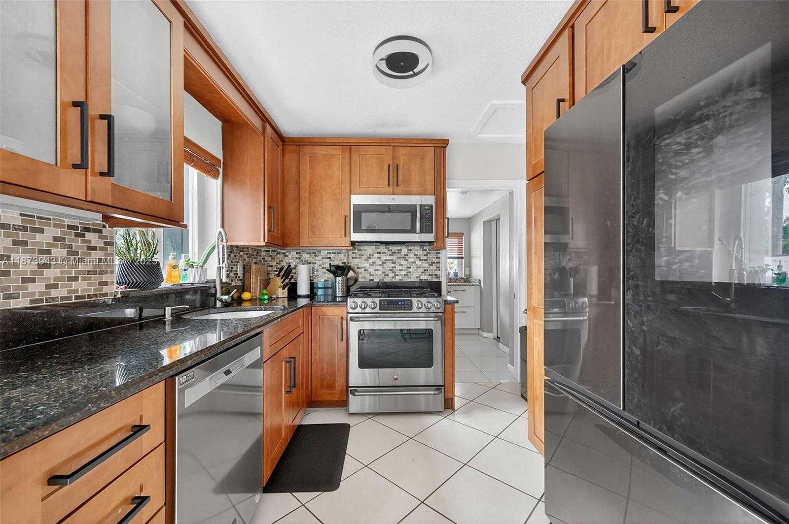 Small Image of 6640 DOUGLAS ST, Hollywood Number 11