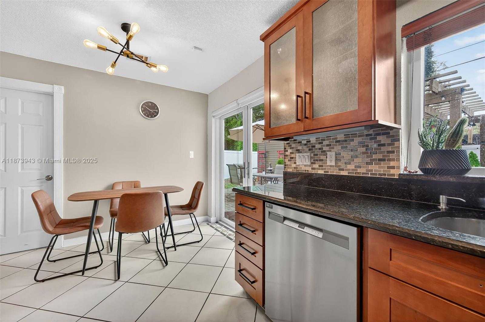 Small Image of 6640 DOUGLAS ST, Hollywood Number 13