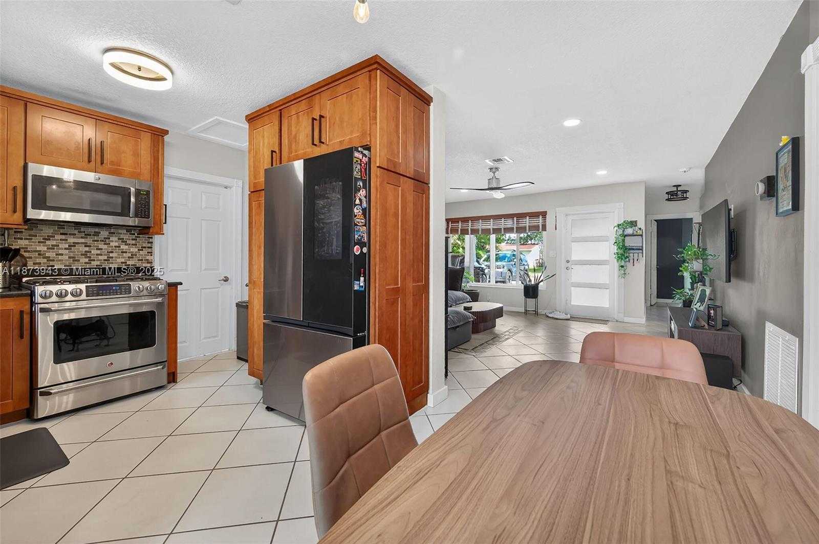 Small Image of 6640 DOUGLAS ST, Hollywood Number 14