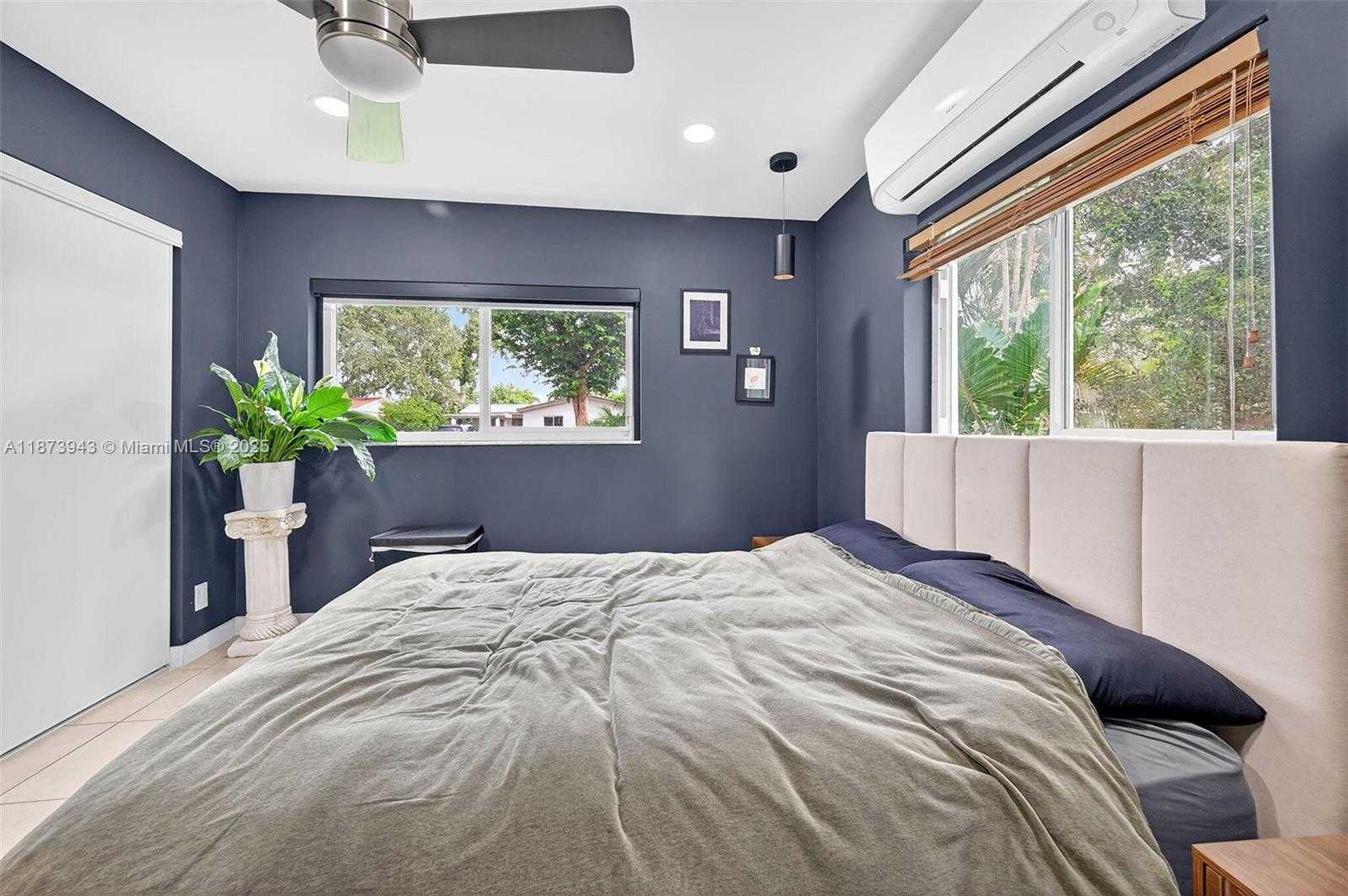 Small Image of 6640 DOUGLAS ST, Hollywood Number 18