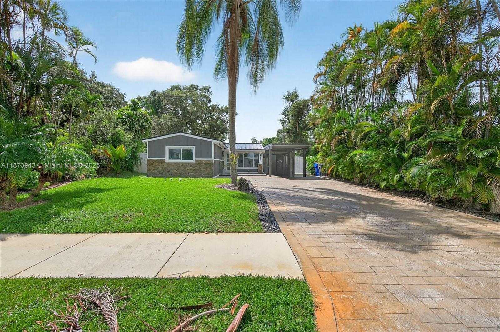 Small Image of 6640 DOUGLAS ST, Hollywood Number 2
