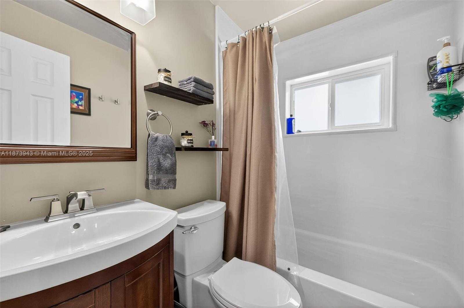 Small Image of 6640 DOUGLAS ST, Hollywood Number 20