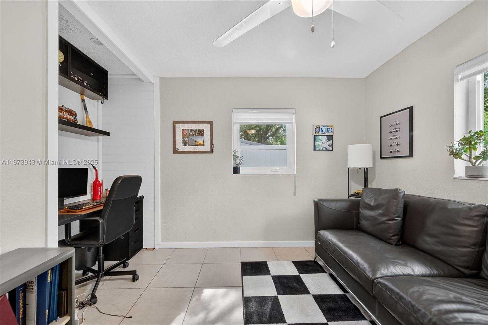 Small Image of 6640 DOUGLAS ST, Hollywood Number 23