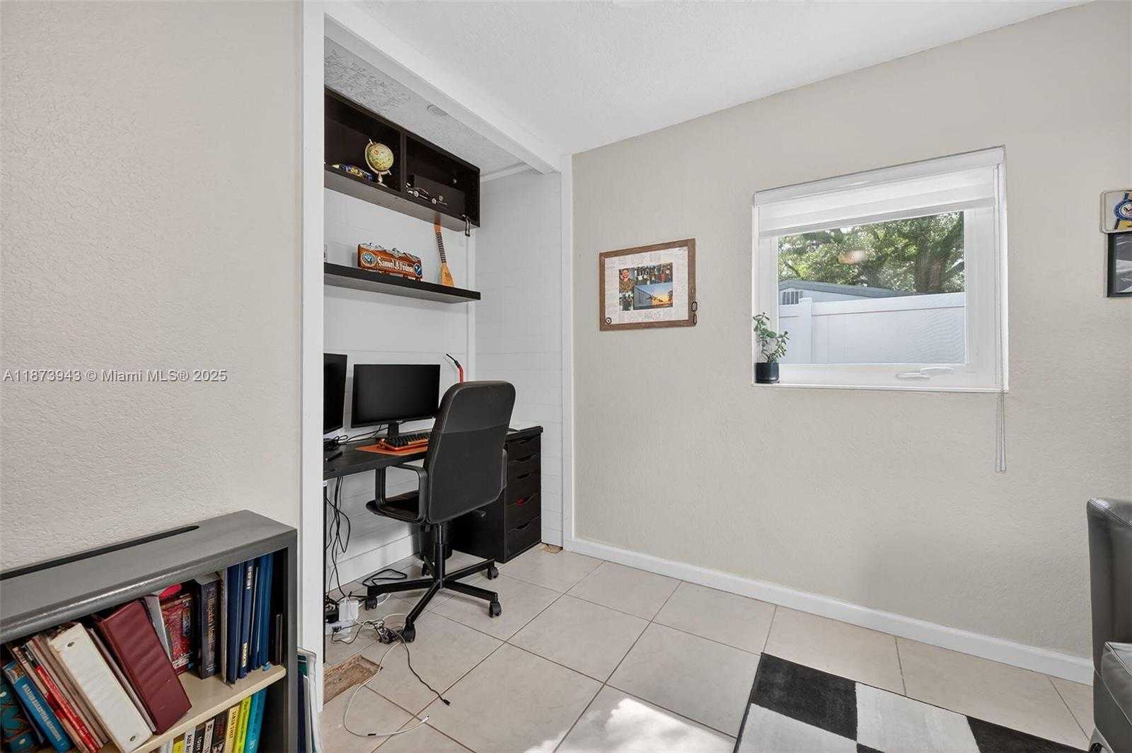 Small Image of 6640 DOUGLAS ST, Hollywood Number 24