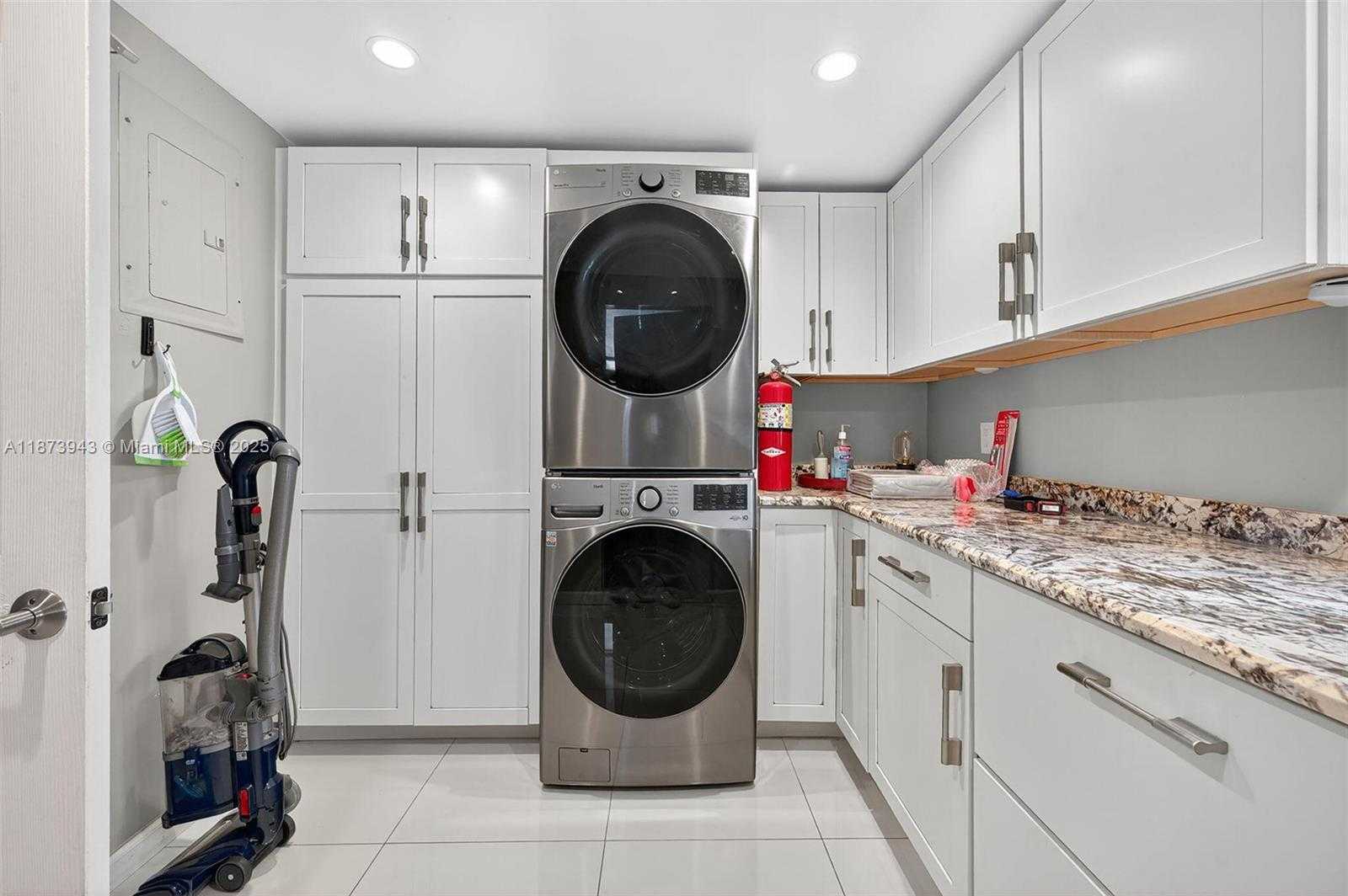 Small Image of 6640 DOUGLAS ST, Hollywood Number 26
