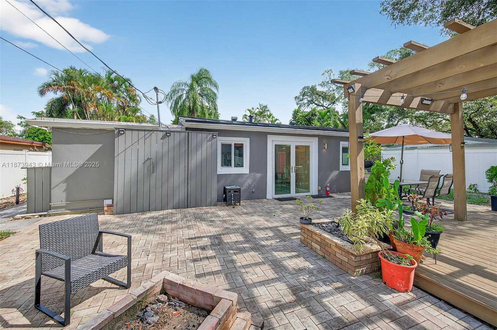 Small Image of 6640 DOUGLAS ST, Hollywood Number 31