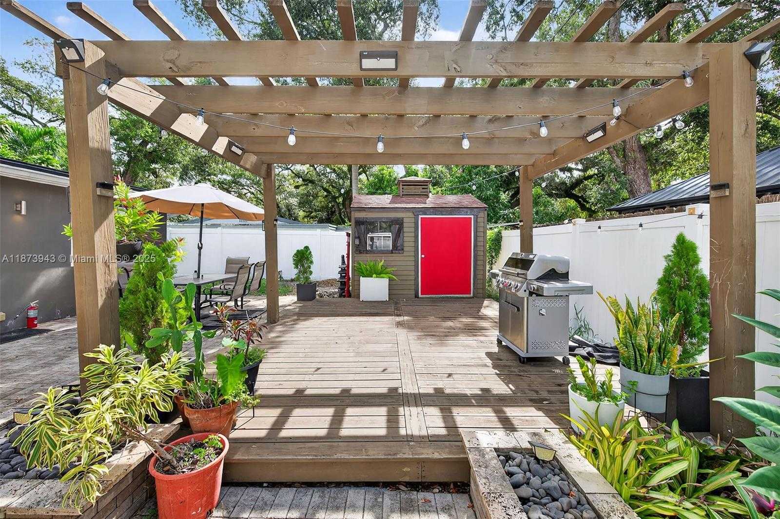 Small Image of 6640 DOUGLAS ST, Hollywood Number 33