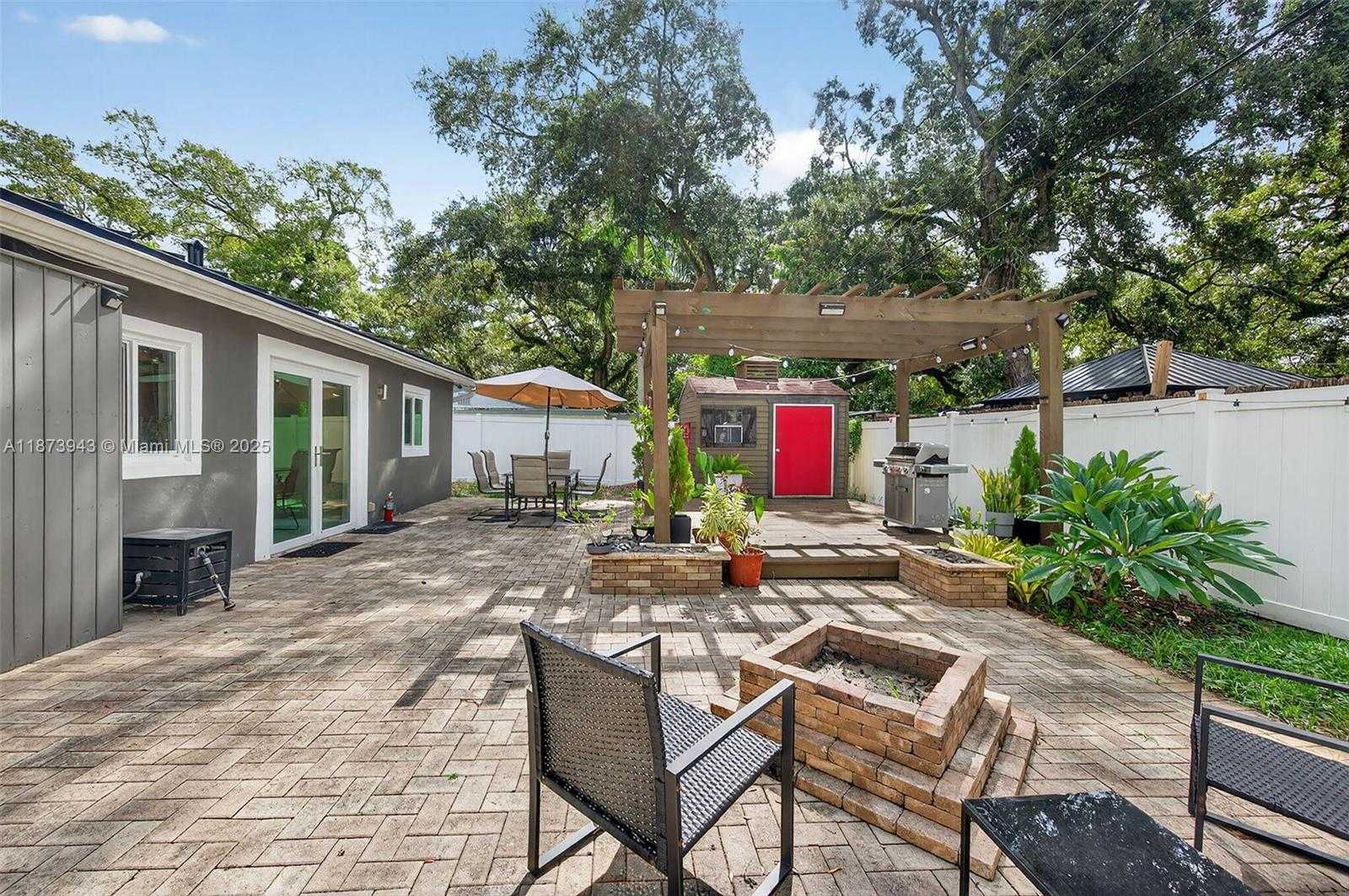 Small Image of 6640 DOUGLAS ST, Hollywood Number 34
