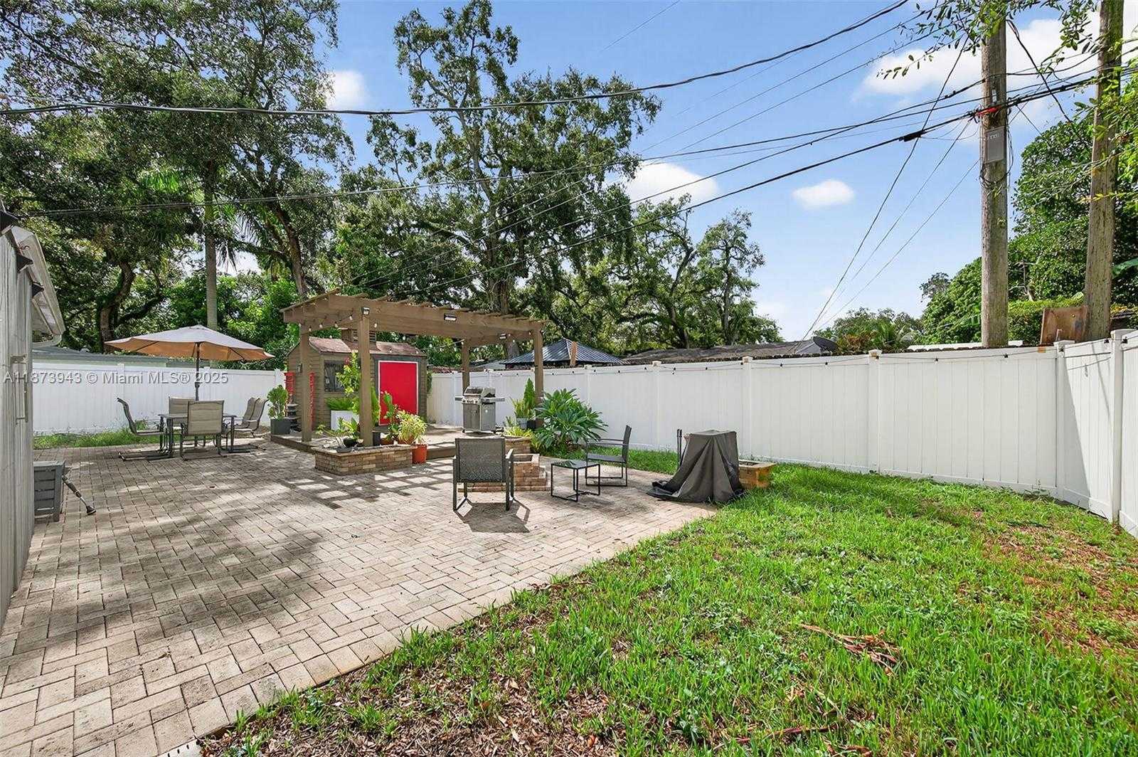 Small Image of 6640 DOUGLAS ST, Hollywood Number 36