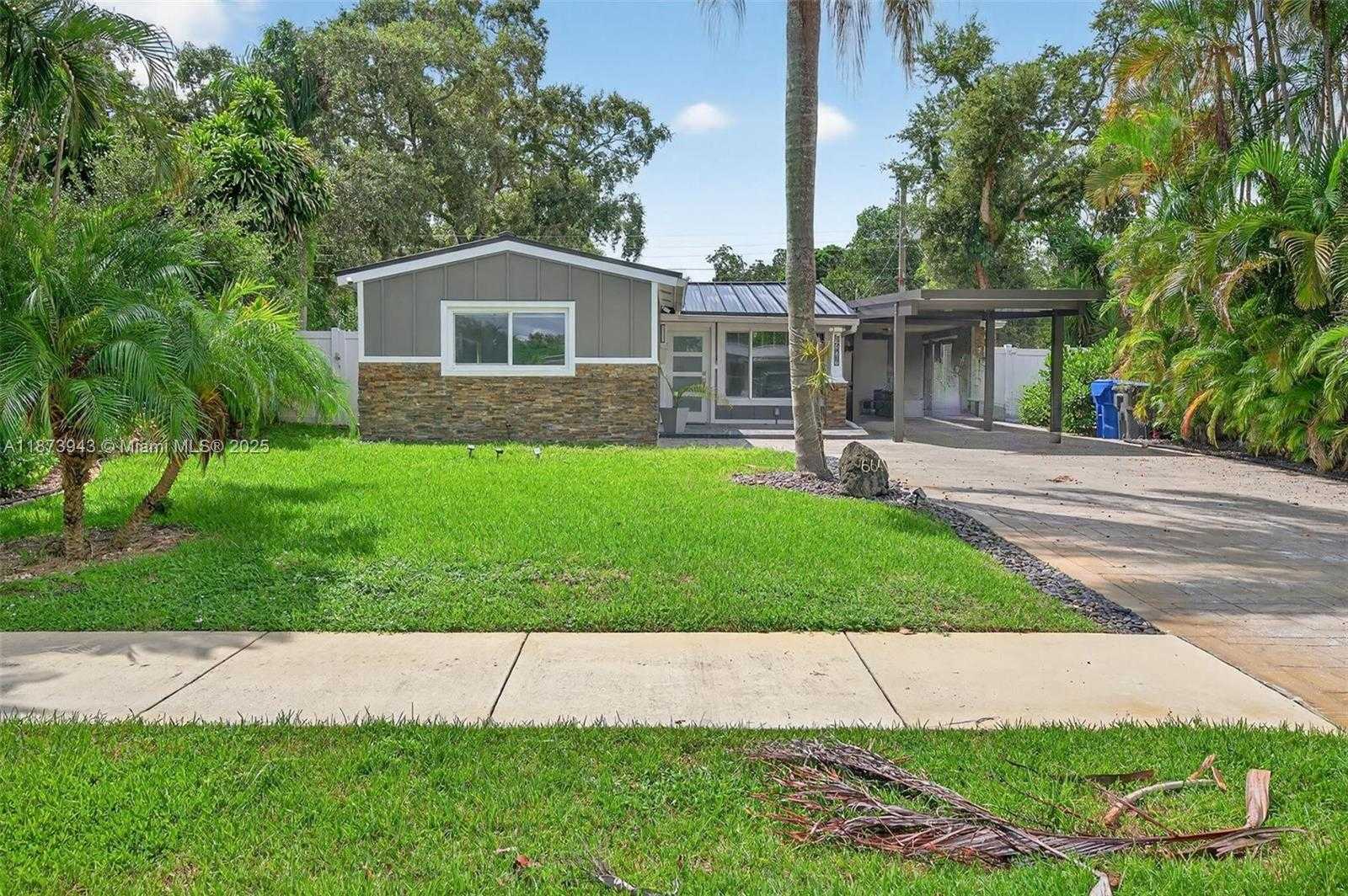 Small Image of 6640 DOUGLAS ST, Hollywood Number 4