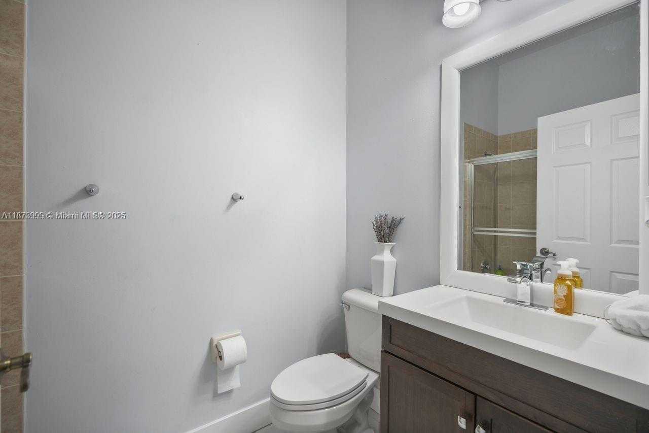 Small Image of 3899 CASCADE TER, Weston Number 13