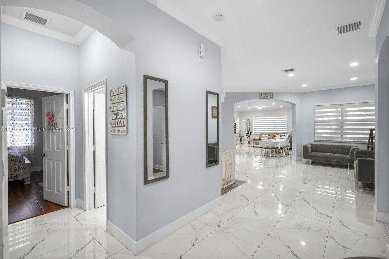 Small Image of 3899 CASCADE TER, Weston Number 23