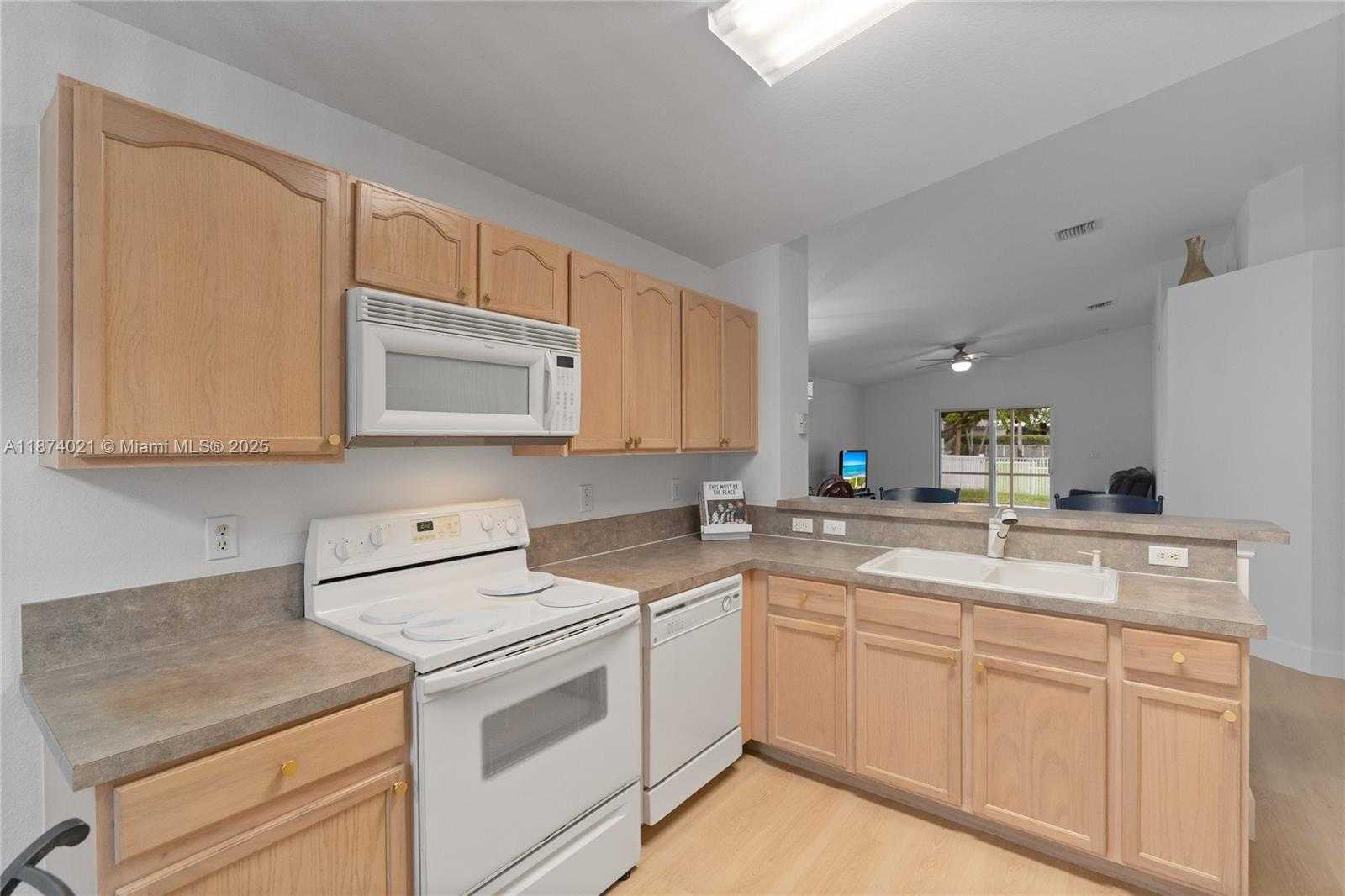 Small Image of 13357 SOUTH WEST 46TH CT, Miramar Number 13