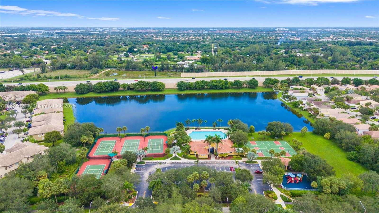 Small Image of 13357 SOUTH WEST 46TH CT, Miramar Number 36