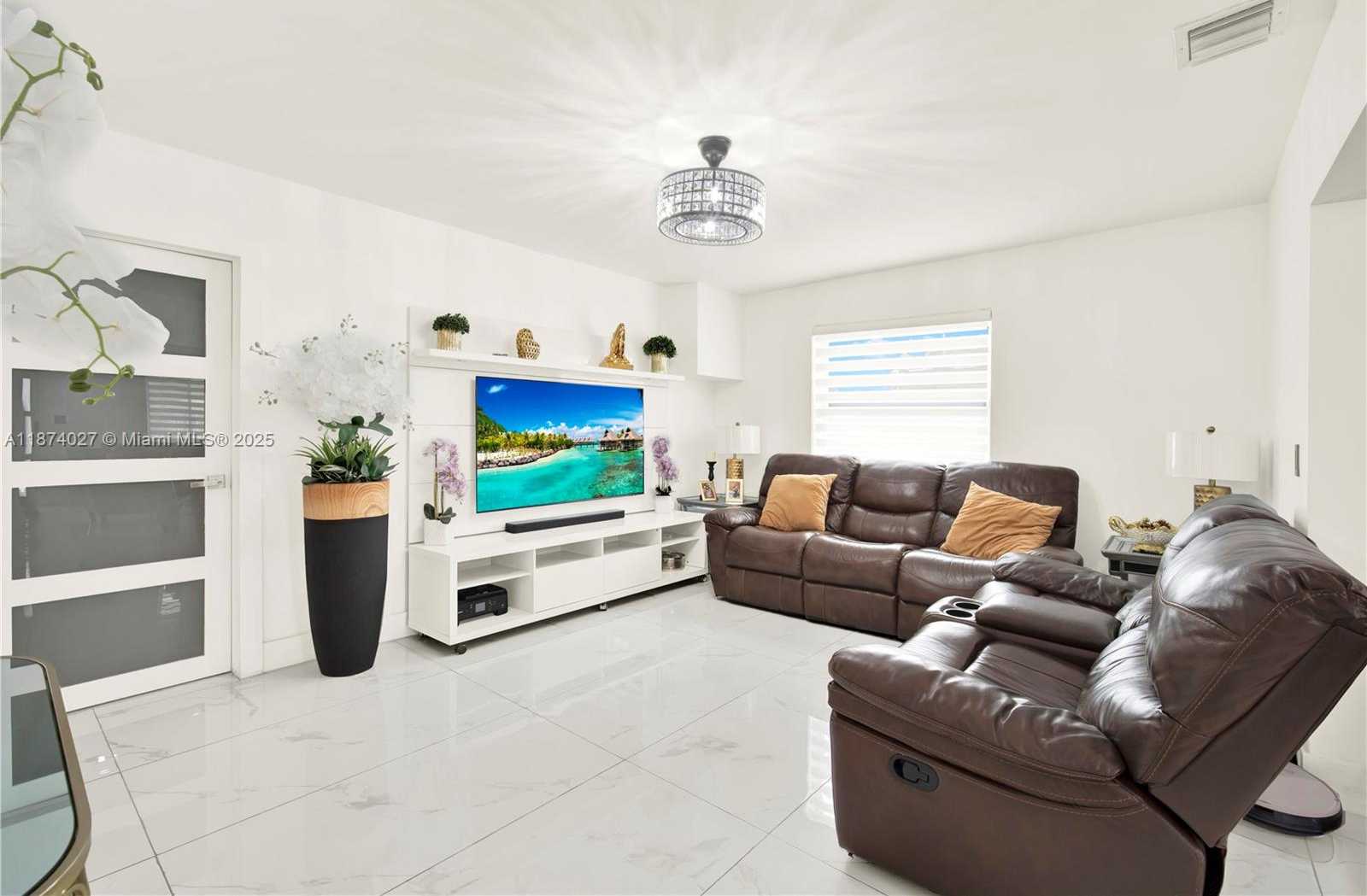 Small Image of 17904 NORTH WEST 78TH PL, Hialeah Number 15