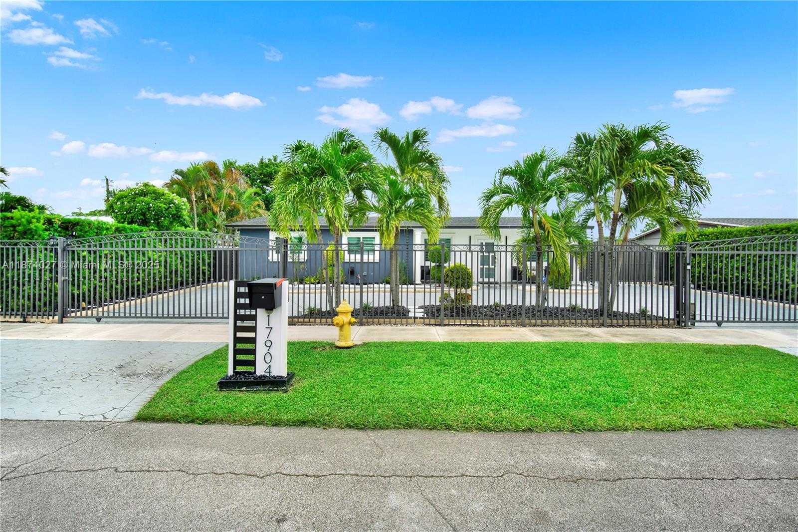 Small Image of 17904 NORTH WEST 78TH PL, Hialeah Number 2