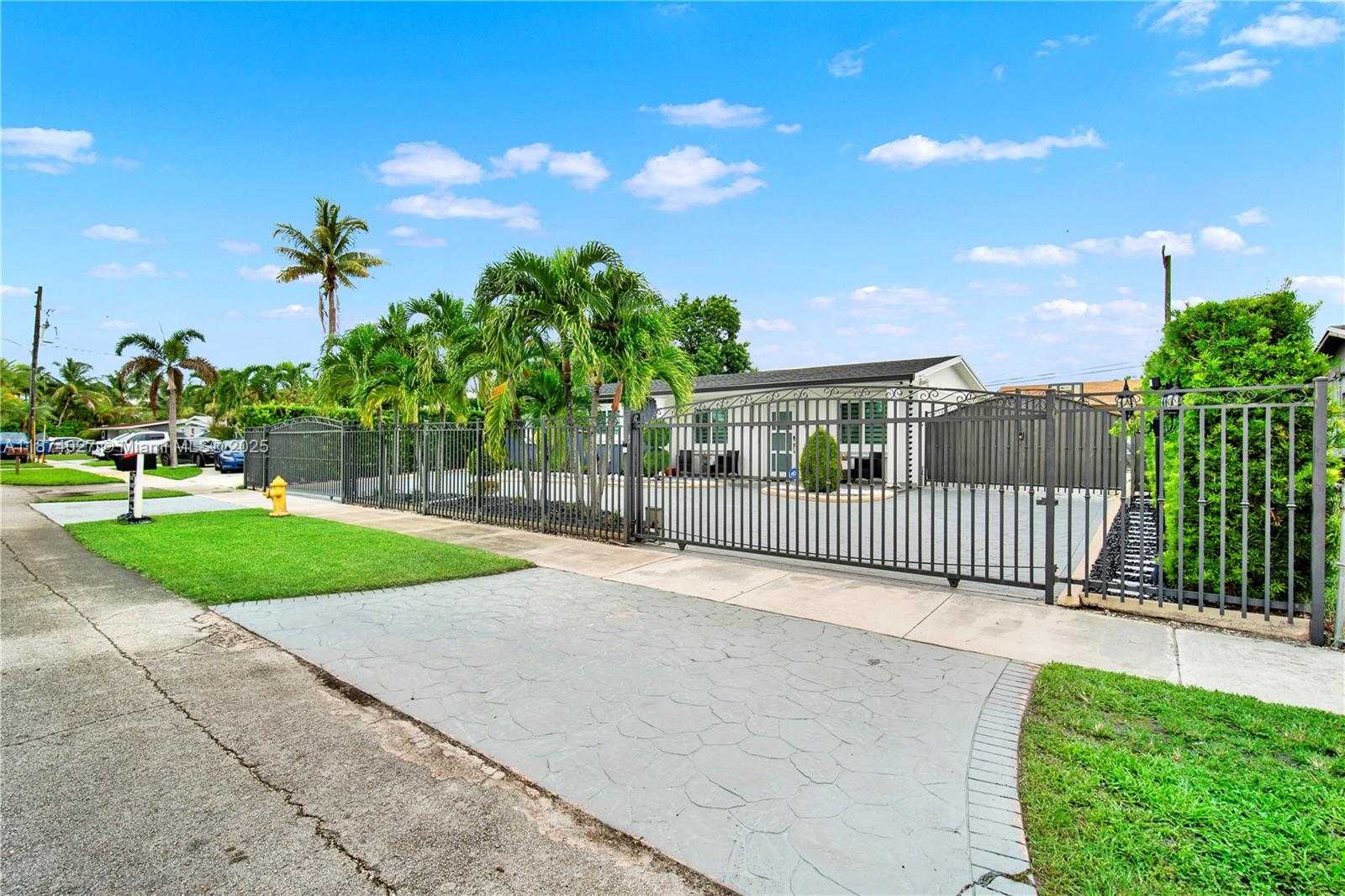 Small Image of 17904 NORTH WEST 78TH PL, Hialeah Number 27