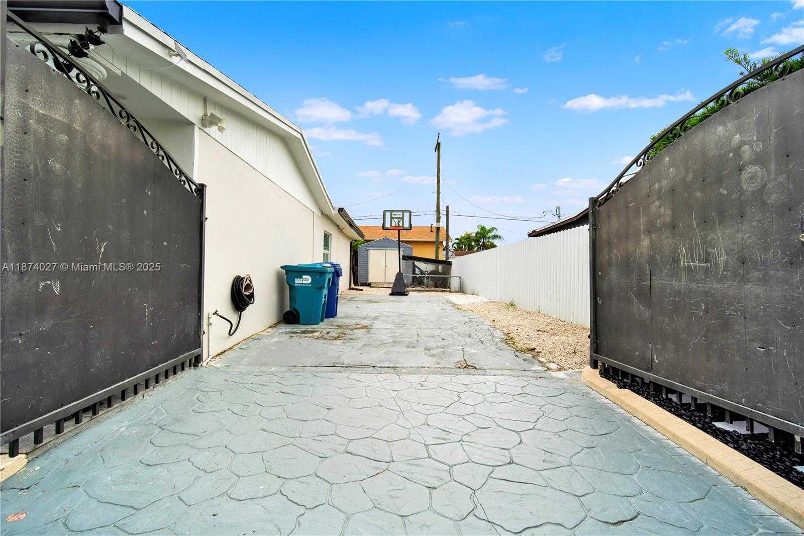 Small Image of 17904 NORTH WEST 78TH PL, Hialeah Number 28
