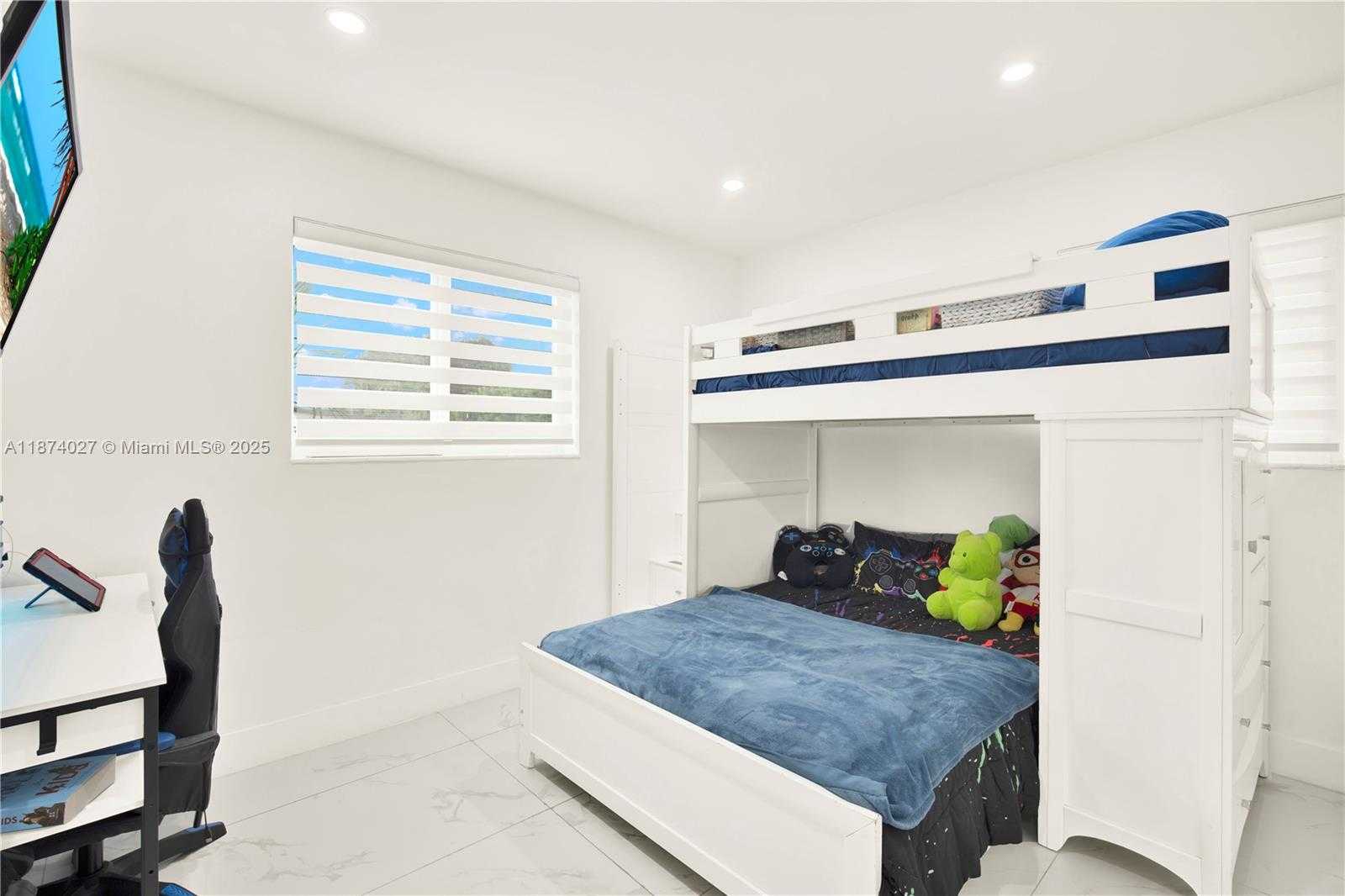 Small Image of 17904 NORTH WEST 78TH PL, Hialeah Number 34