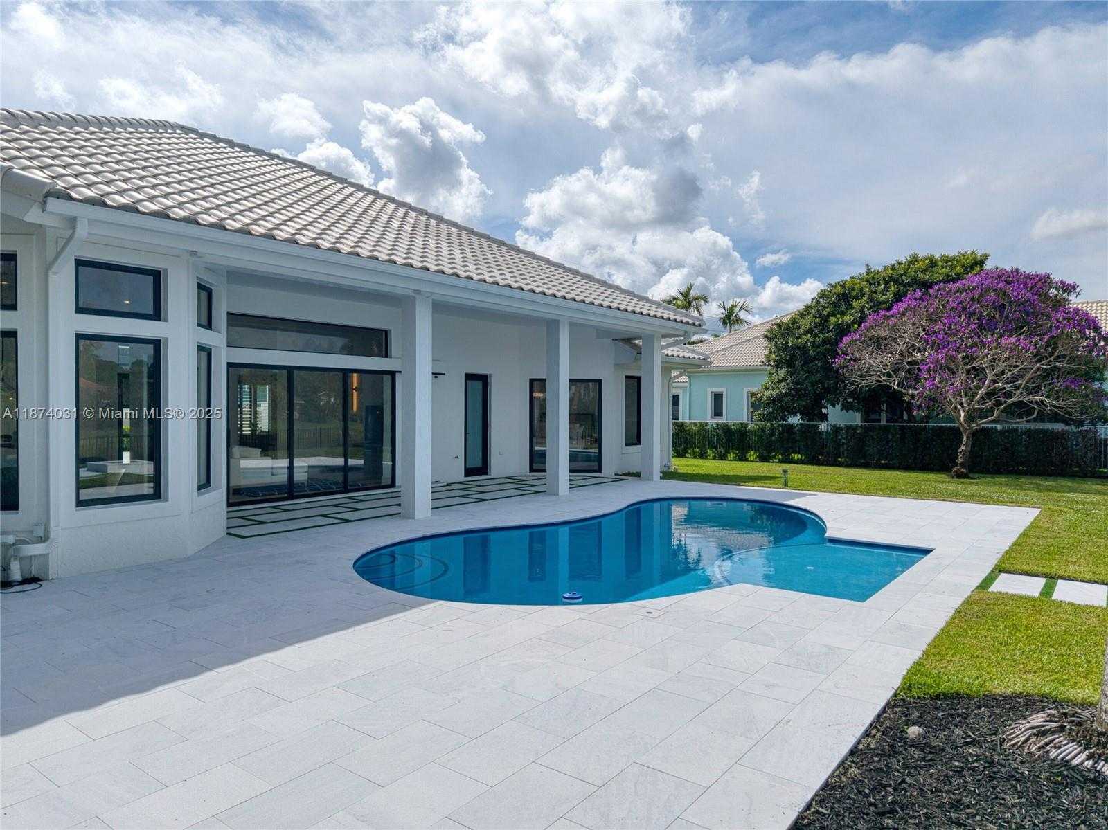 Small Image of 18573 LAKESIDE GARDENS DR, Jupiter Number 13