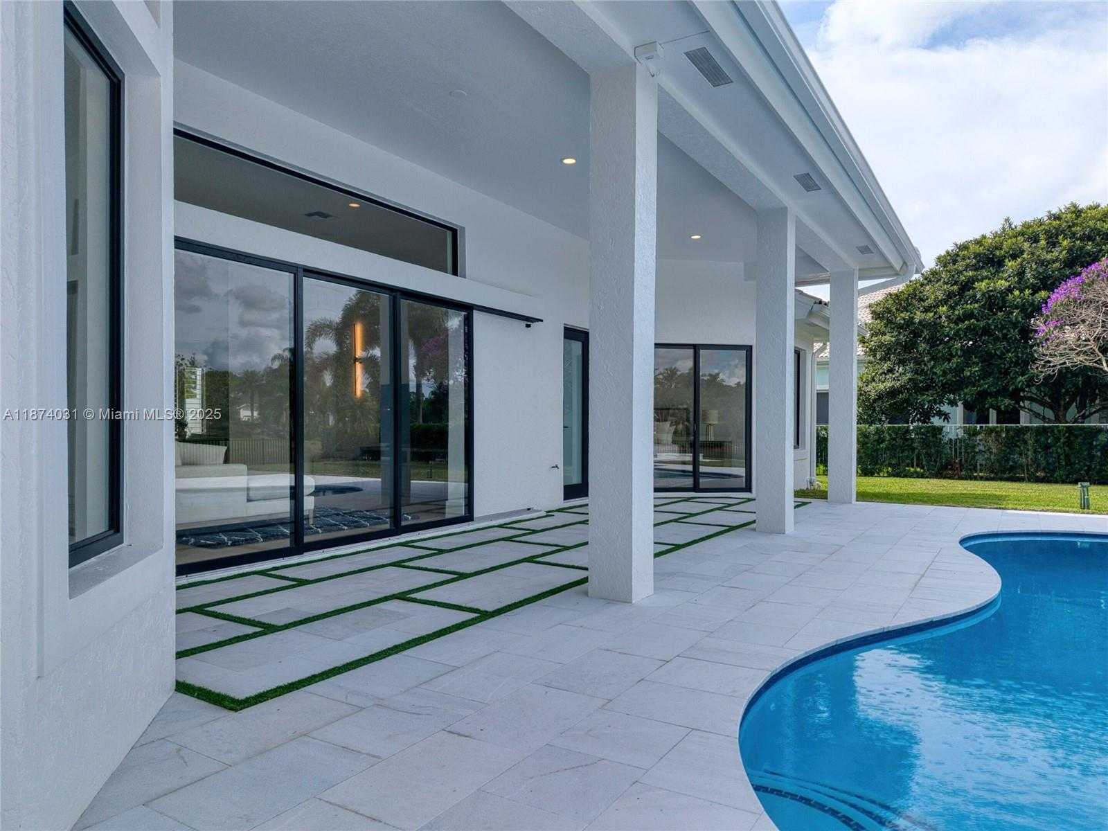Small Image of 18573 LAKESIDE GARDENS DR, Jupiter Number 15