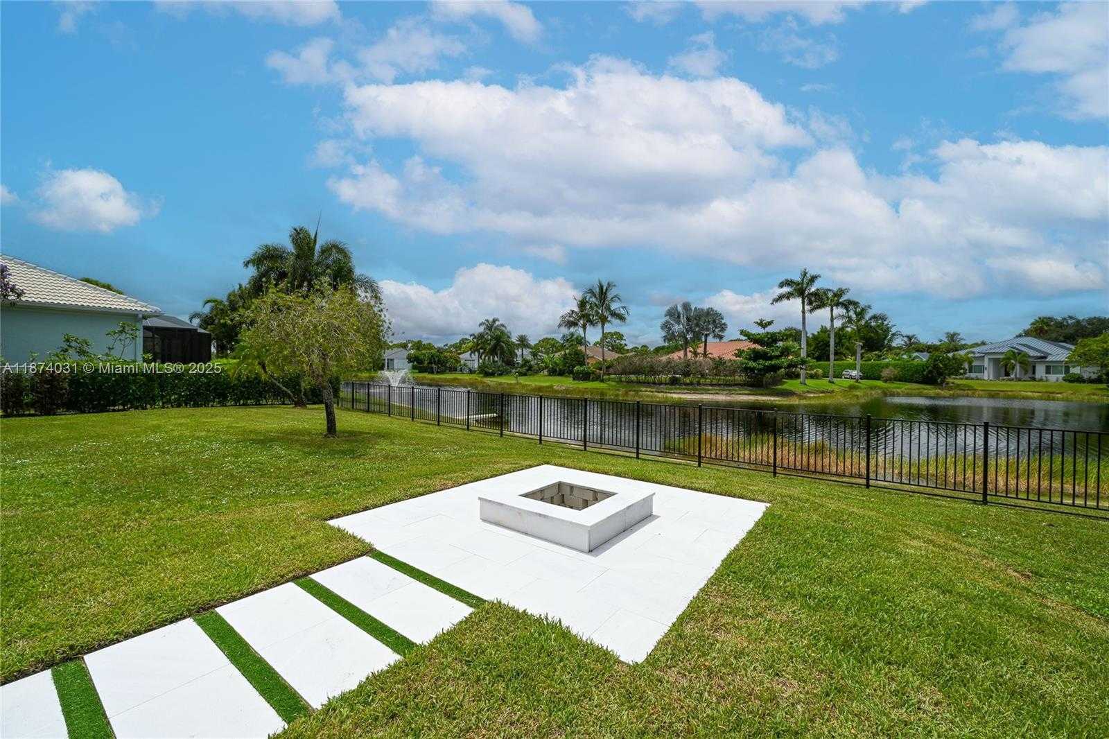 Small Image of 18573 LAKESIDE GARDENS DR, Jupiter Number 18