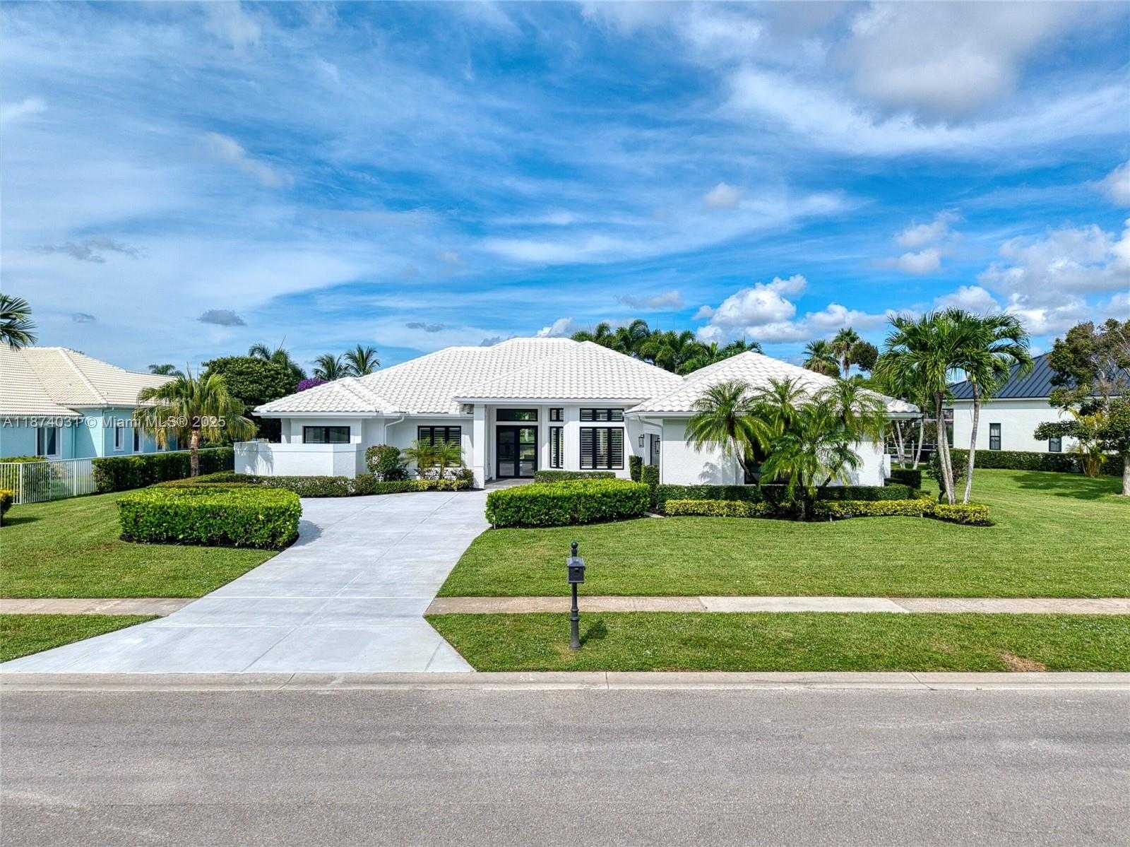 Small Image of 18573 LAKESIDE GARDENS DR, Jupiter Number 2