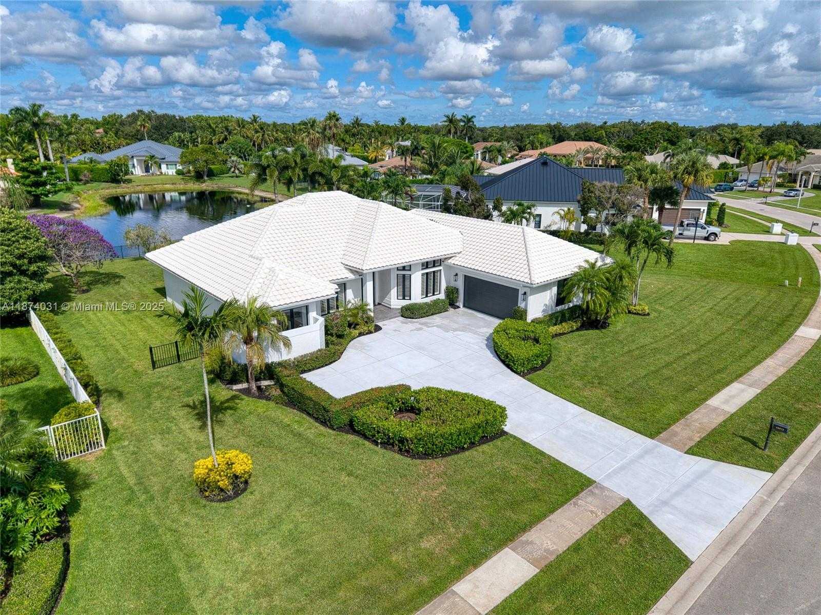 Small Image of 18573 LAKESIDE GARDENS DR, Jupiter Number 3