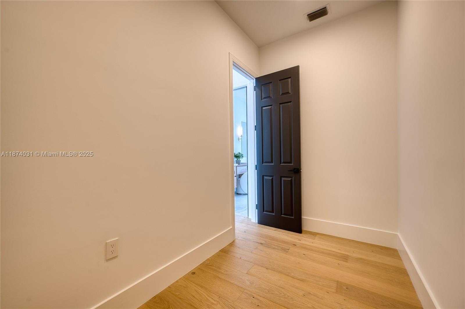Small Image of 18573 LAKESIDE GARDENS DR, Jupiter Number 45