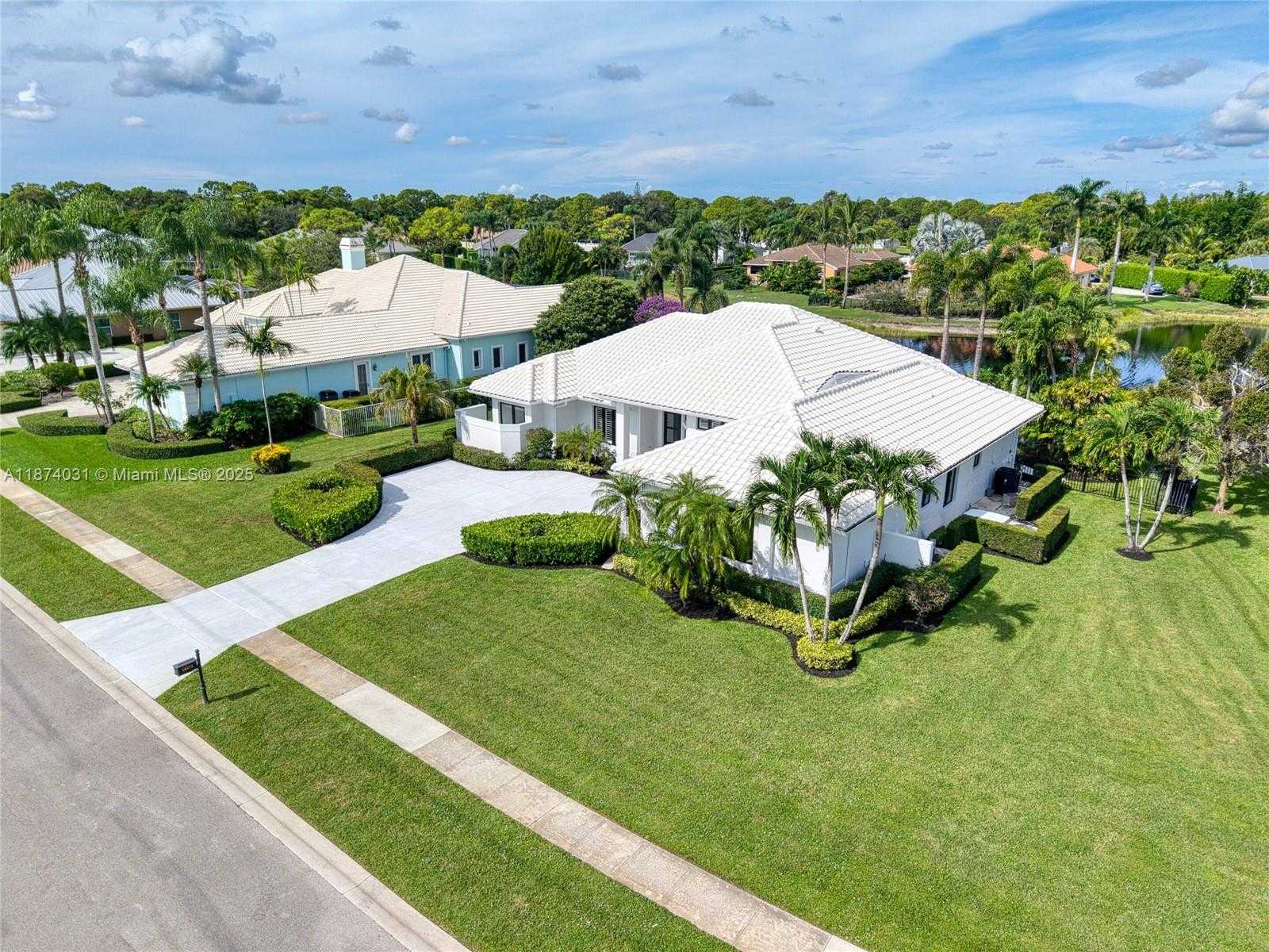 Small Image of 18573 LAKESIDE GARDENS DR, Jupiter Number 5