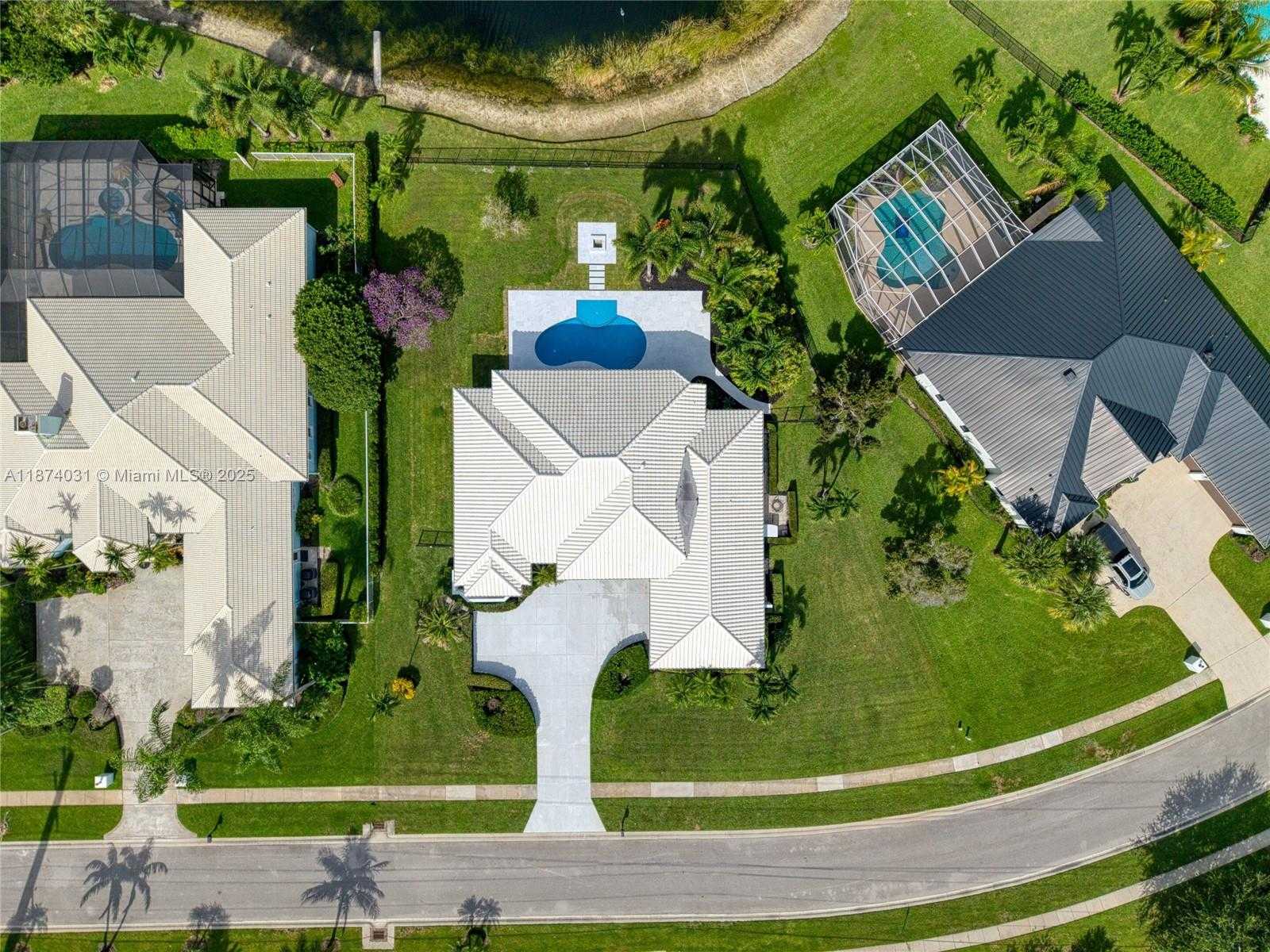 Small Image of 18573 LAKESIDE GARDENS DR, Jupiter Number 7