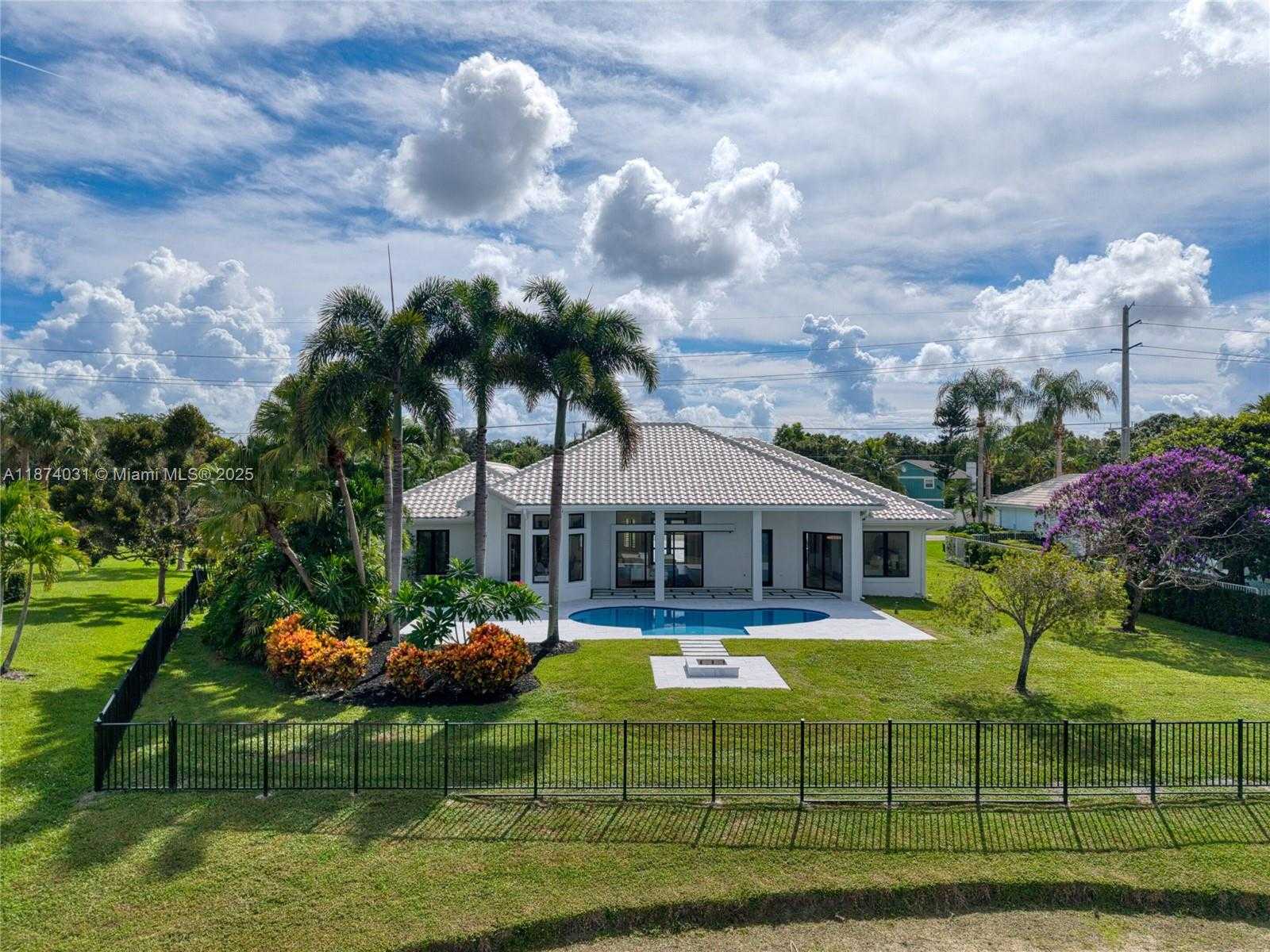 Small Image of 18573 LAKESIDE GARDENS DR, Jupiter Number 8