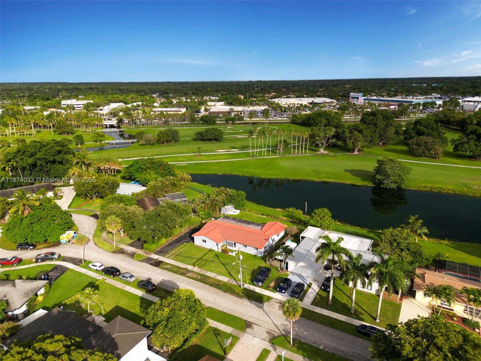 Small Image of 9480 EAST PALMETTO CLUB LN E, Palmetto Bay Number 36