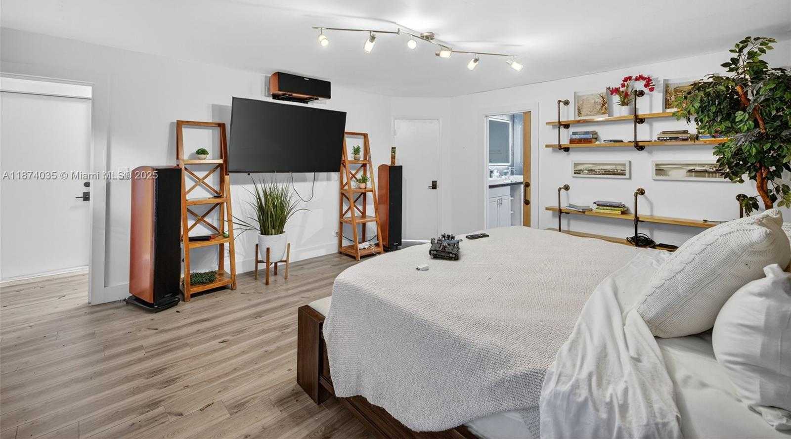Small Image of 1643 NORTH EAST 8TH AVE, Fort Lauderdale Number 16