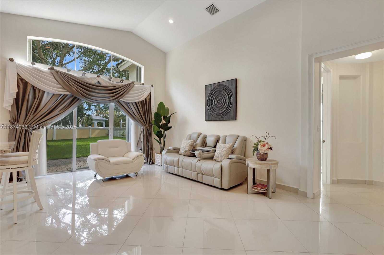 Small Image of 19015 SOUTH WEST 25TH CT, Miramar Number 14