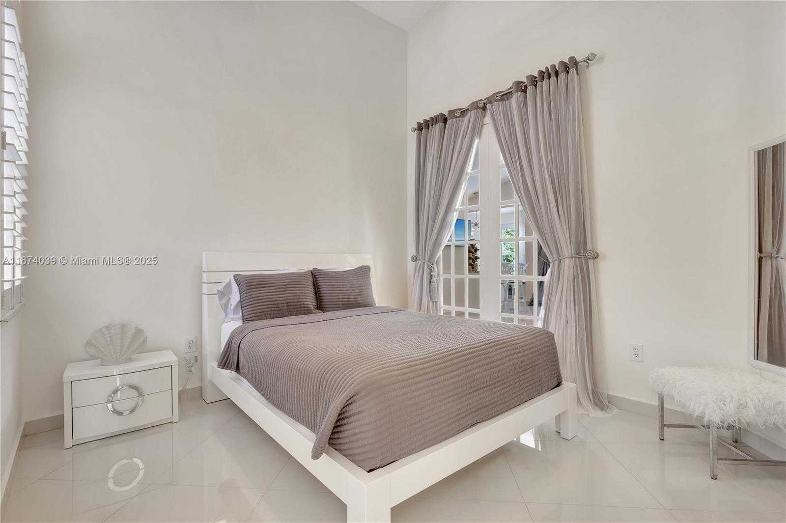 Small Image of 19015 SOUTH WEST 25TH CT, Miramar Number 21
