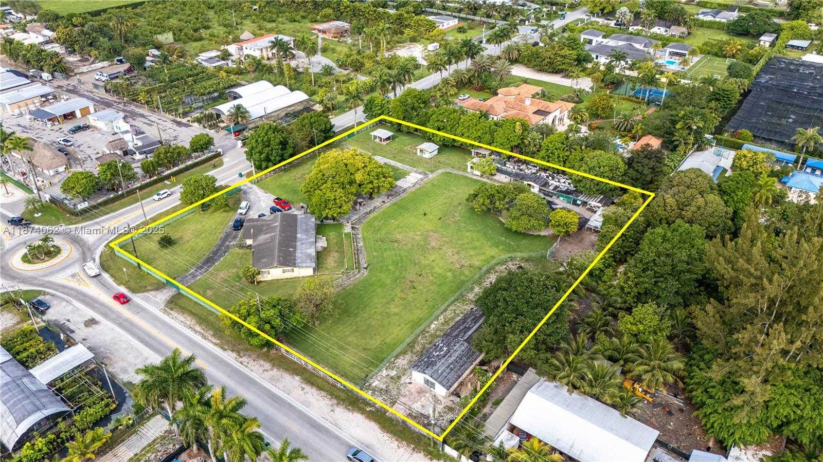 Small Image of 12201 SOUTH WEST 47TH ST, Miami Number 4